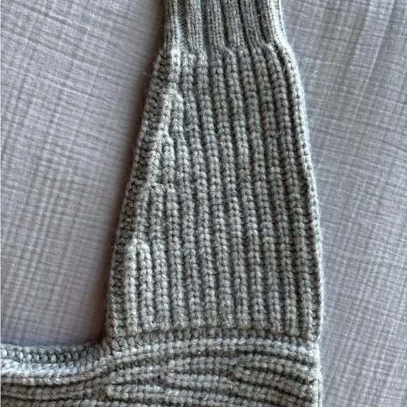 Cozy Gray Ribbed Sweater - Picture 5 of 13